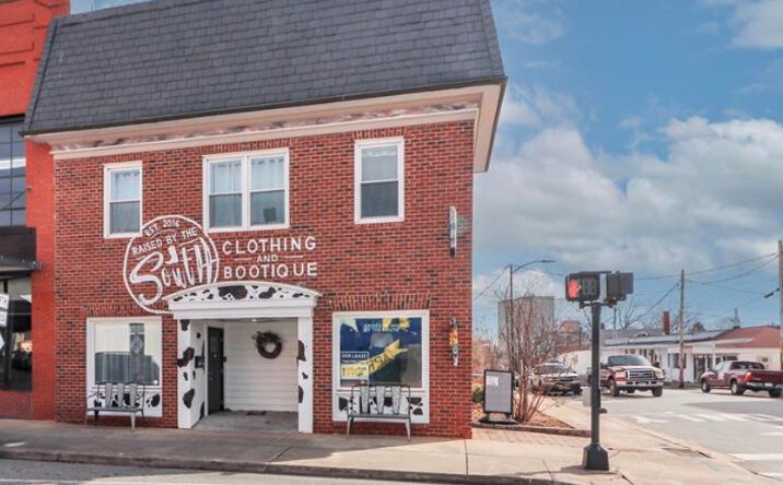 Pictures of Retail, Office, Restaurant property located at 103 N College Ave, Newton, NC 28658 for lease - image #1