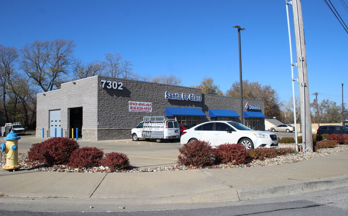 Pictures of Retail, Restaurant, Office property located at 7302 N Oak Trafficway, Gladstone, MO 64118 for lease - image #1