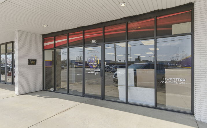 Pictures of Retail property located at 1305 S Glenstone Ave, Springfield, MO 65804 for lease - image #1