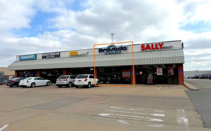 Pictures of Retail property located at 418 S George Nigh Expy, McAlester, OK 74501 for lease - image #1