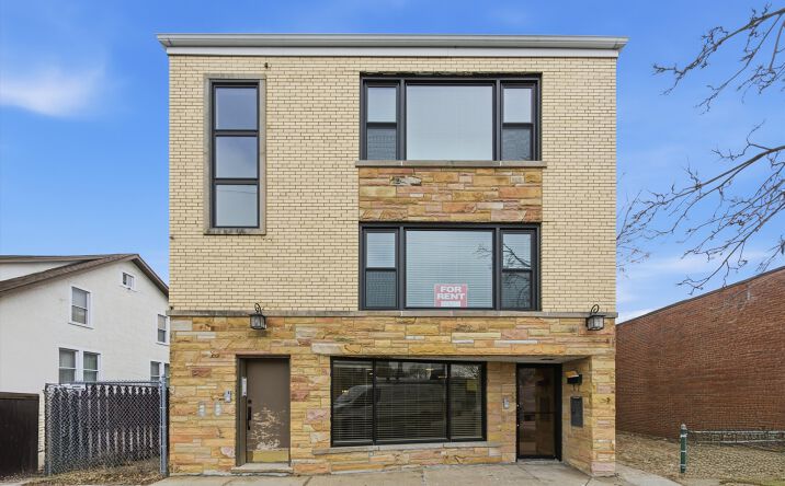 Pictures of Office property located at 5915 N Milwaukee Ave, Chicago, IL 60646 for lease - image #1