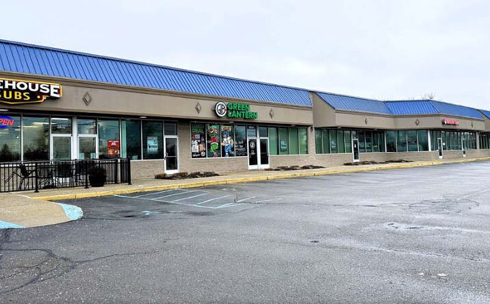 Pictures of Retail, Office property located at 5790-5832 Highland Rd, Waterford, MI 48327 for lease - image #1