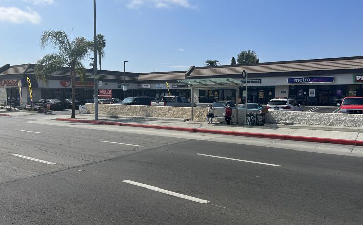 Pictures of Retail property located at 10001 Hawthorne Blvd, Inglewood, CA 90304 for lease - image #1