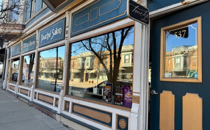 Pictures of Retail property located at 537 N Milwaukee Avenue, Libertyville, IL 60048 for lease - image #1