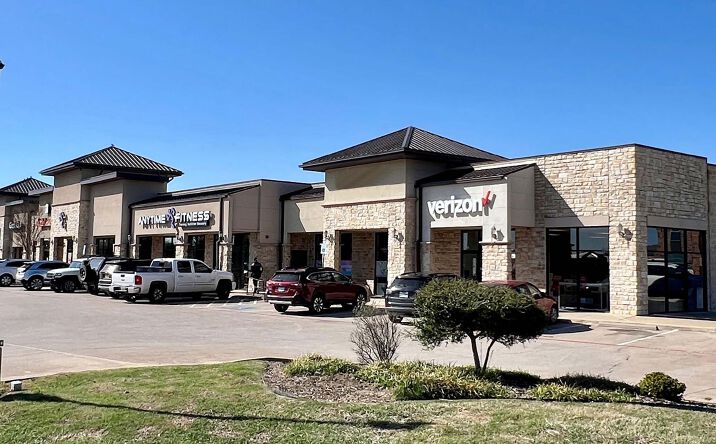 Pictures of Retail, Office property located at 905 E Highway 82, Gainesville, TX 76240 for lease - image #1