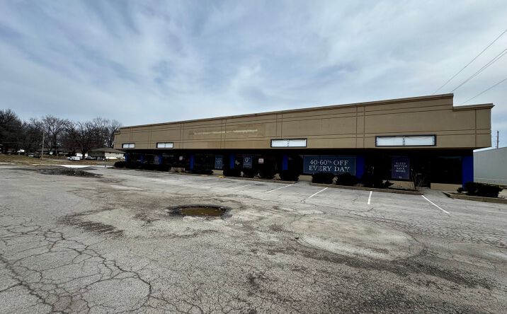 Pictures of Retail property located at 520 NW Hwy 7, Blue Springs, MO 64014 for lease - image #1