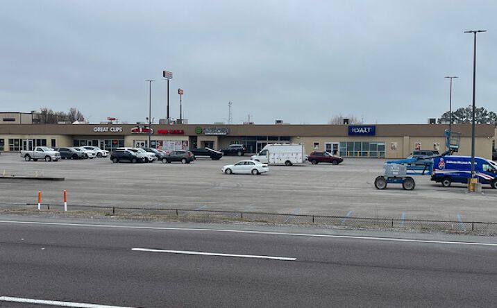 Pictures of Retail property located at 1120 N Carbon St, Marion, IL 62959 for lease - image #1