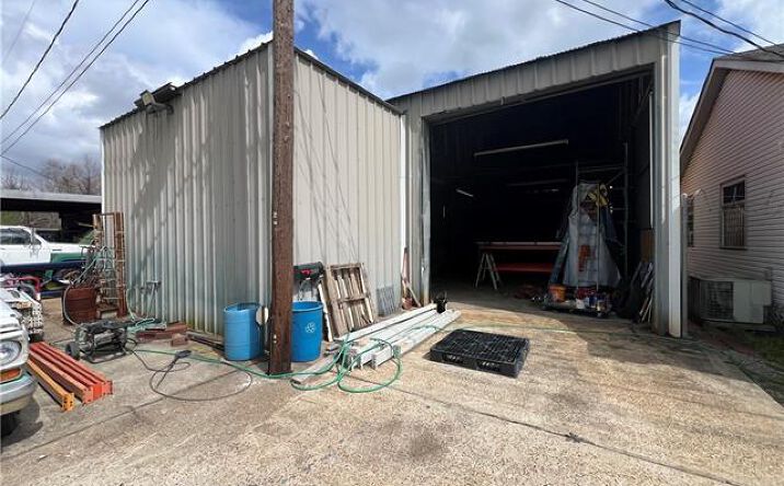 Pictures of Retail, Industrial property located at 2009 Barcelona Rd, Chalmette, LA 70043 for lease - image #1