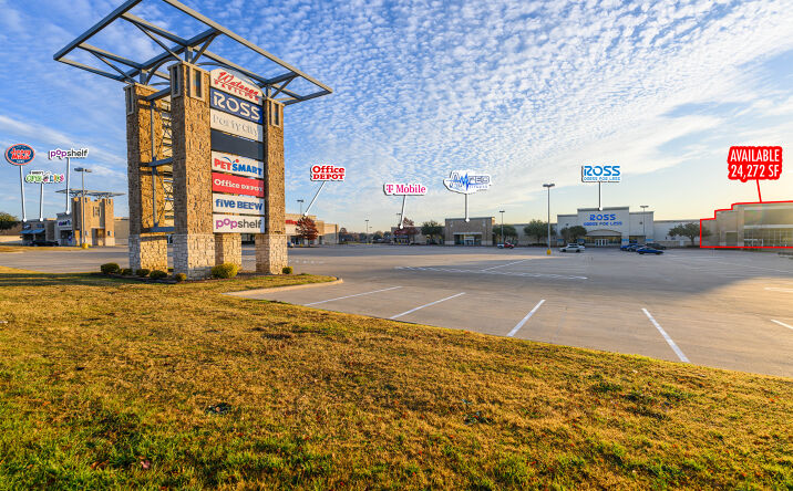 Pictures of Retail property located at 7612 Denton Hwy, Watauga, TX 76148 for lease - image #1