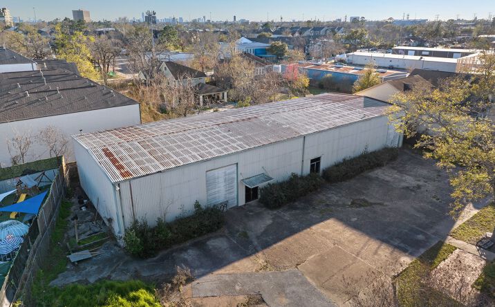Pictures of Industrial property located at 911 Fisher St, Houston, TX 77018 for lease - image #1