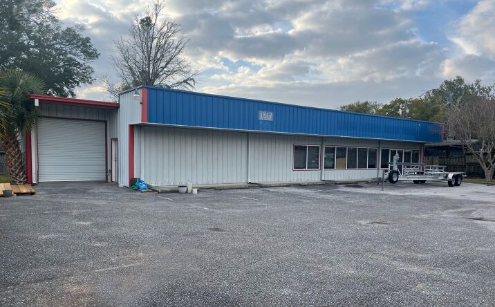 Pictures of Industrial, Retail property located at 1317 N Davis Hwy, Pensacola, FL 32503 for lease - image #1