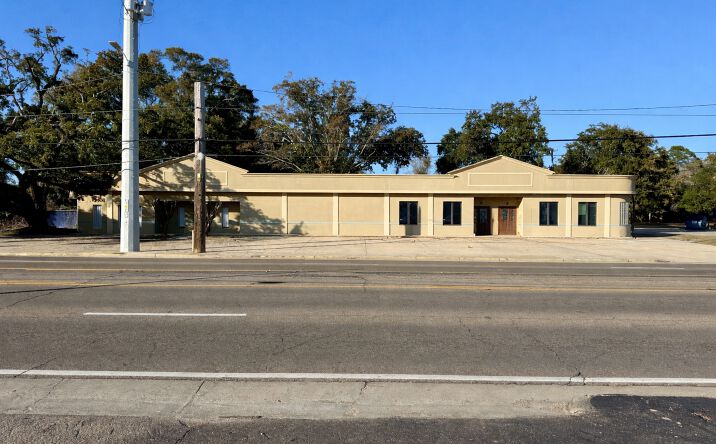 Pictures of Retail, Office, Special Purpose property located at 2030 Pass Rd, Biloxi, MS 39531 for lease - image #1