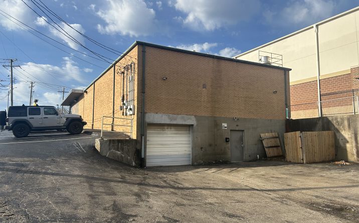 Pictures of Industrial property located at 9701 Manchester Rd, St. Louis, MO 63119 for lease - image #1