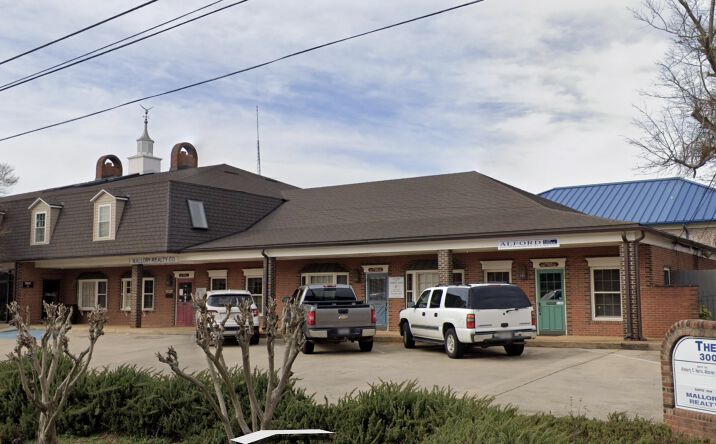 Pictures of Office property located at 300 W Broome St, LaGrange, GA 30240 for lease - image #1