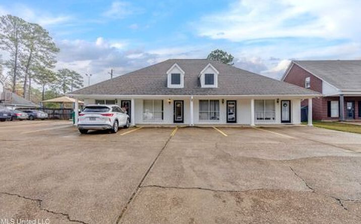 Pictures of Retail, Office property located at 1041 Lake Village Circle, Brandon, MS 39047 for lease - image #1