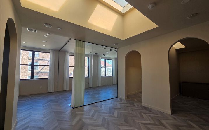 Pictures of Office property located at 39-11-13 Bell Blvd Boulevard 2Fl, New York, NY 11361 for lease - image #1