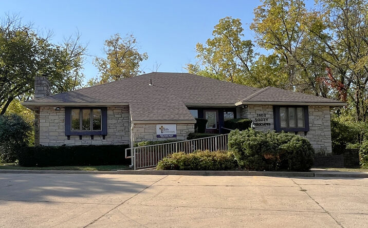 Pictures of Office property located at 3600 SW Burlingame Rd, Topeka, KS 66611 for lease - image #1