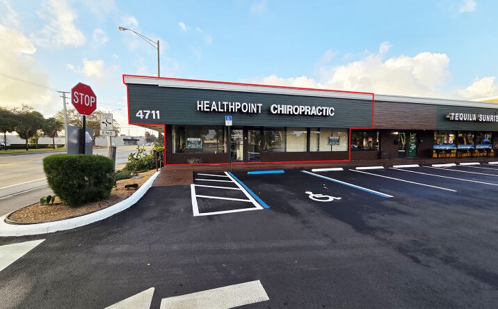 Pictures of Retail property located at 4711 N Dixie Hwy, Oakland Park, FL 33334 for lease - image #1