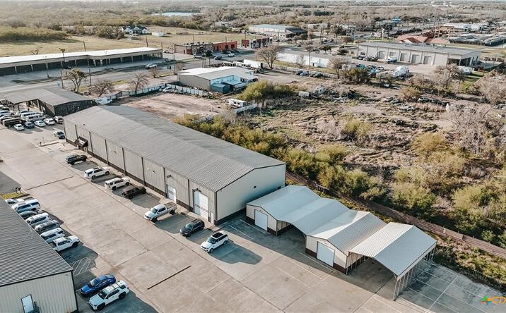 Pictures of Retail, Office property located at 4002 N Main St, Victoria, TX 77901 for lease - image #1