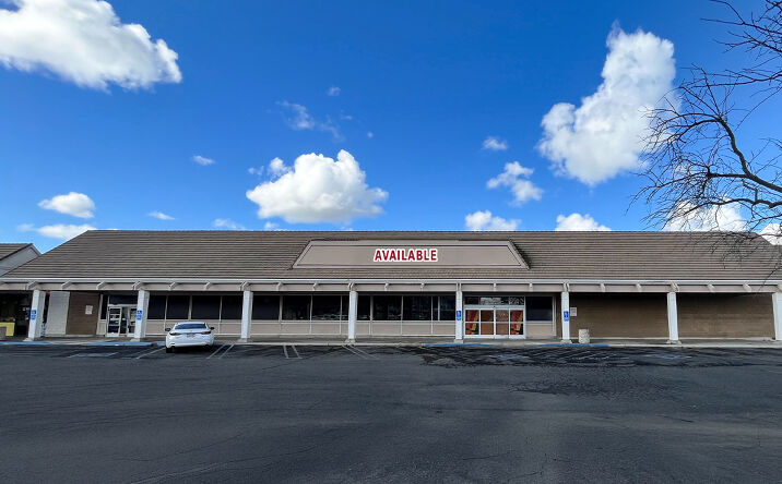 Pictures of Retail property located at 150 S 11th Ave, Hanford, CA 93230 for lease - image #1