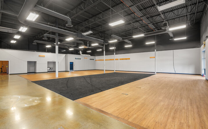 Pictures of Retail, Office, Special Purpose property located at 304 NE Agness Ave, Grants Pass, OR 97526 for lease - image #1