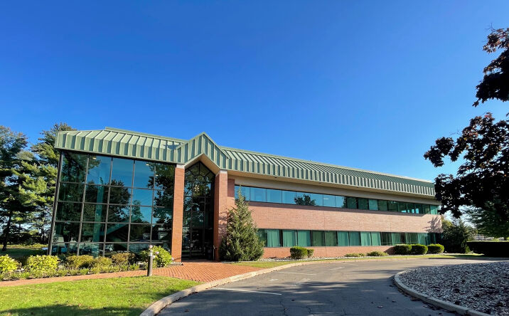 Pictures of Office property located at 2 Bridgewater Rd, Farmington, CT 06032 for lease - image #1