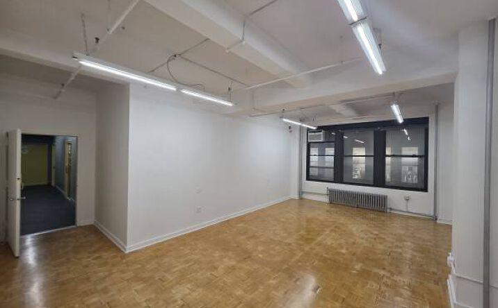 Pictures of Office property located at 325 W 38th St, Manhattan, NY 10018 for lease - image #1
