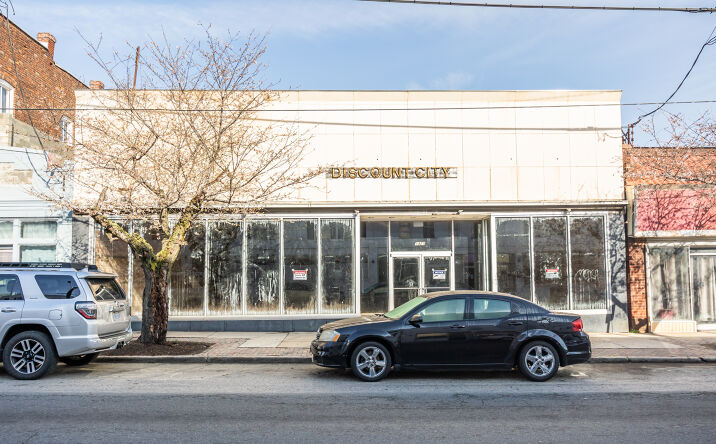 Pictures of Retail, Office, Restaurant property located at 1427 Hull St, Richmond, VA 23224 for lease - image #1