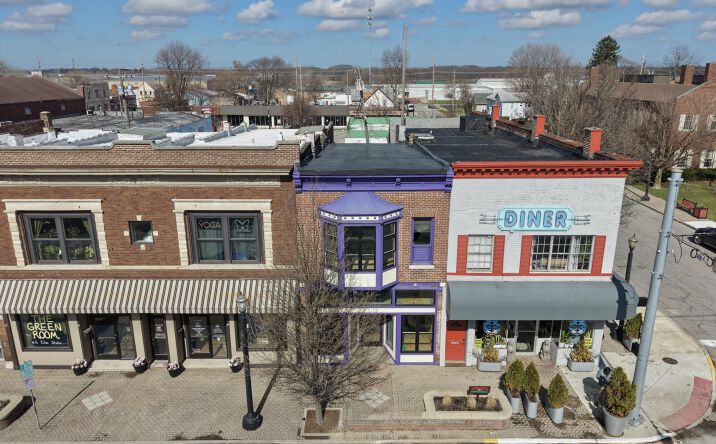 Pictures of Office, Retail property located at 503 Lincolnway, La Porte, IN 46350 for lease - image #1