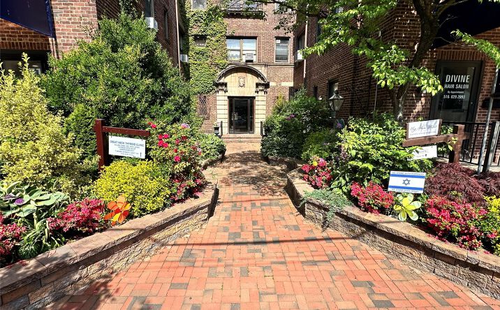 Pictures of Office property located at 7 Bond Street 1D, Great Neck Plaza, NY 11021 for lease - image #1
