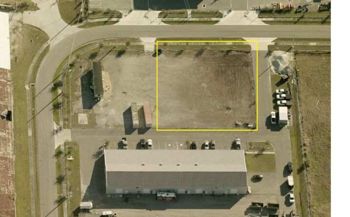 Pictures of Land property located at 1512 Mckay Bay Ct, Tampa, FL 33619 for lease - image #1