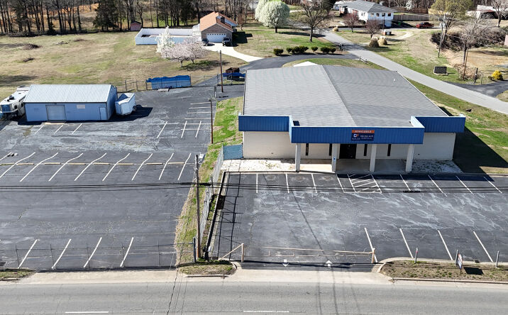 Pictures of Retail, Industrial property located at 1538 National Hwy, Thomasville, NC 27360 for lease - image #1