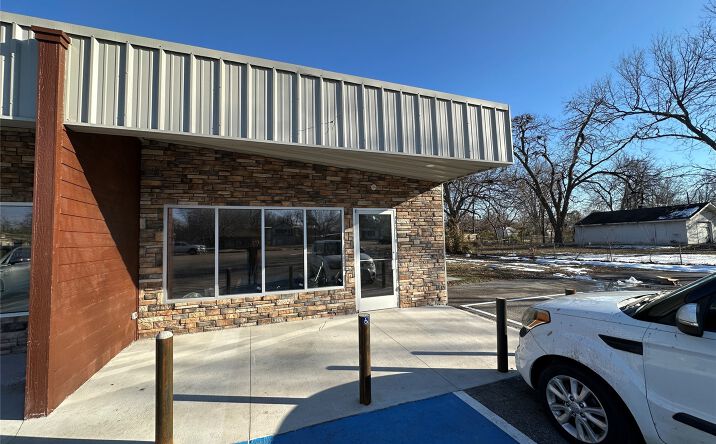 Pictures of Office, Retail property located at 700 S Strong Boulevard, McAlester, OK 74501 for lease - image #1