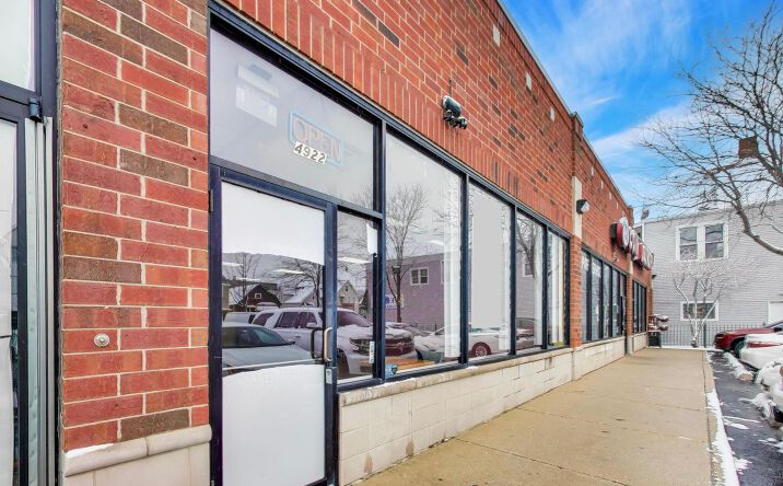 Pictures of Retail property located at 4916 N Pulaski Road, Chicago, IL 60630 for lease - image #1
