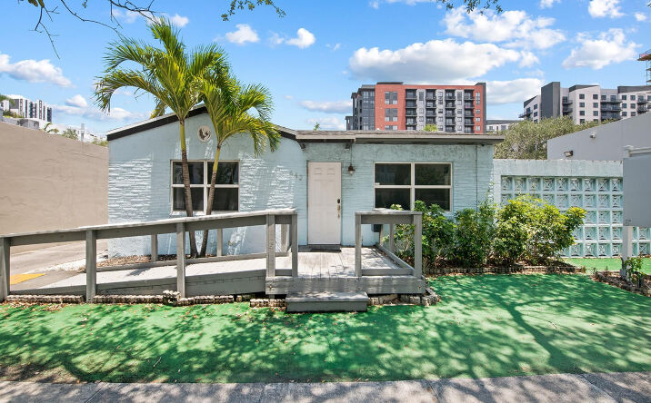Pictures of Land property located at 642 NE 3rd Avenue, Fort Lauderdale, FL 33304 for lease - image #1