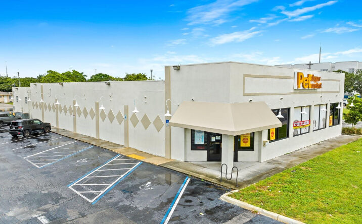 Pictures of Land property located at 2111 N Federal Highway, Hollywood, FL 33020 for lease - image #1