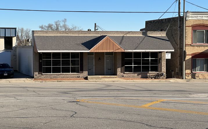 Pictures of Office, Retail, Industrial property located at 142 Washington St, Woodstock, IL 60098 for lease - image #1