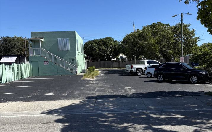 Pictures of Retail, Office property located at 618 N Dixie Hwy, Lake Worth Beach, FL 33460 for lease - image #1