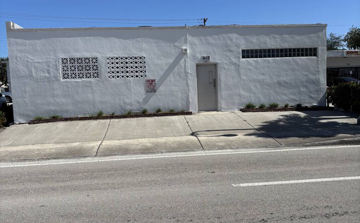 Pictures of Retail, Office property located at 910 N Dixie Hwy, Lake Worth Beach, FL 33460 for lease - image #1