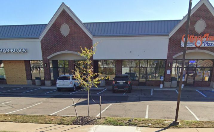 Pictures of Retail property located at 11-47 Cass Lake, Waterford, MI 48328 for lease - image #1