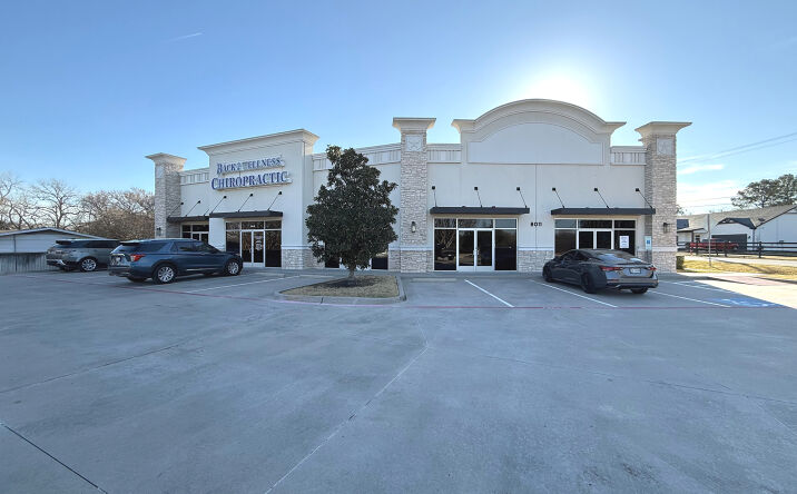Pictures of Retail, Office property located at 8011 S Cooper St, Arlington, TX 76001 for lease - image #1