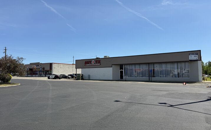 Pictures of Retail property located at 4635 Northfield Rd, North Randall, OH 44128 for lease - image #1