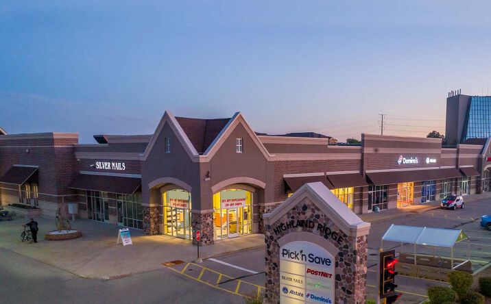 Pictures of Retail property located at 301 - 403 Falls Road, Grafton, WI 53024 for lease - image #1