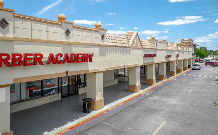 Pictures of Retail property located at 15-199 N State Road 7, Plantation, FL 33317, Plantation, FL 33317 for lease - image #1