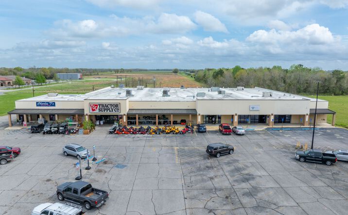 Pictures of Retail property located at 1400 Rees St, Breaux Bridge, LA 70517 for lease - image #1