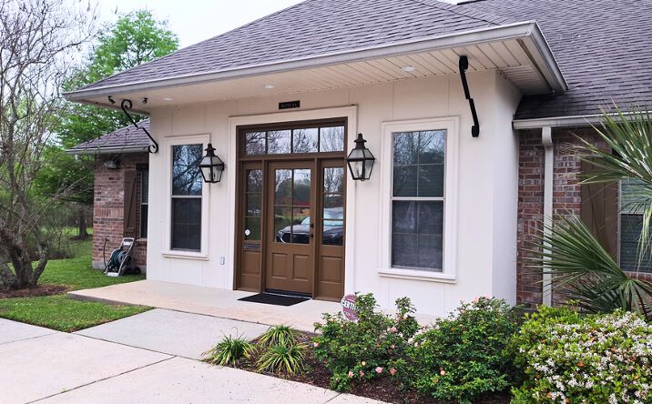 Pictures of Office property located at 16851 Jefferson Hwy, Baton Rouge, LA 70817 for lease - image #1