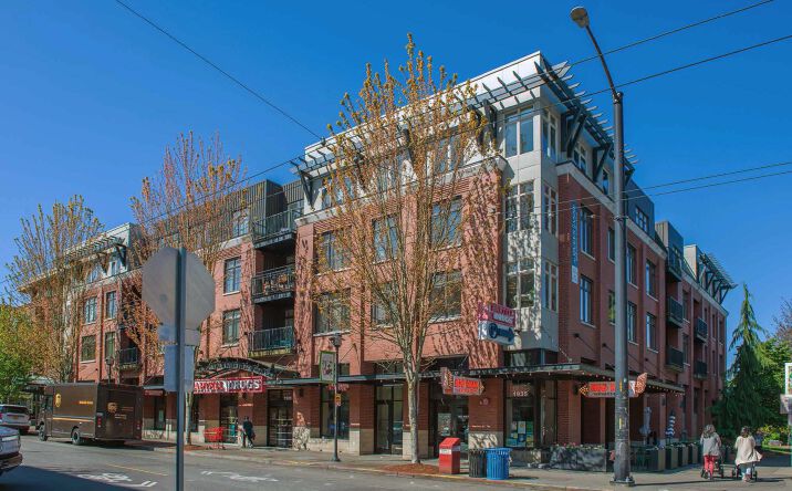 Pictures of Retail, Restaurant property located at 1935 Queen Anne Ave N, Seattle, WA 98109 for lease - image #1