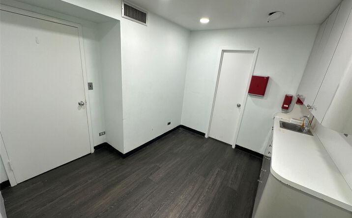 Pictures of Office property located at 711 Seagirt Avenue 9, Far Rockaway, NY 11691 for lease - image #1