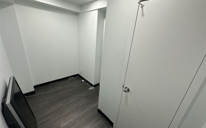 Pictures of Office property located at 711 Seagirt Avenue 8, Far Rockaway, NY 11691 for lease - image #1