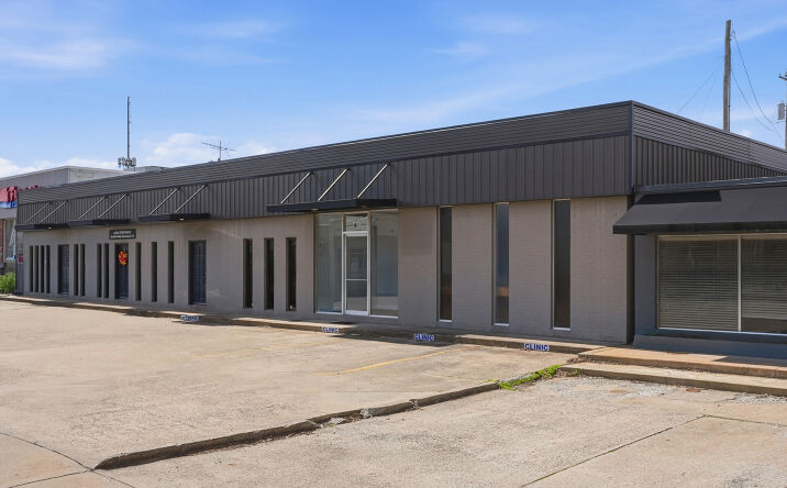 Pictures of Office property located at 719 Front St, Conway, AR 72032 for lease - image #1
